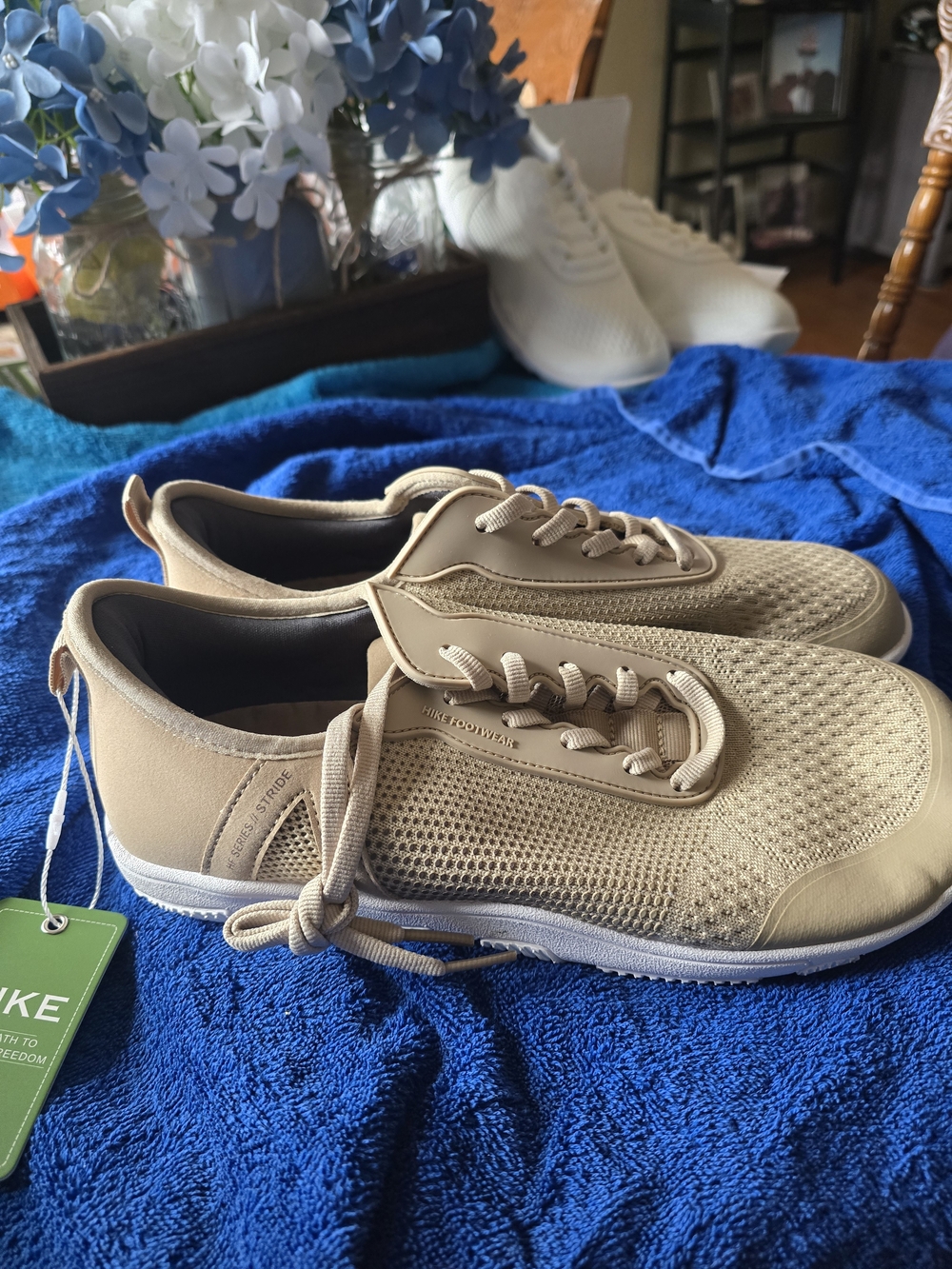 Hike Footwear HF Stride Barefoot Sneakers Beige NWT, Size 40. US Size 8.5